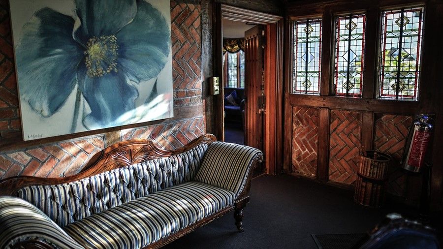 Langshott Manor - Luxury Hotel Gatwick