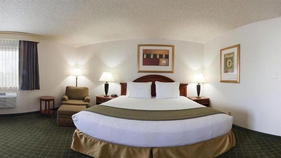 Country Inn & Suites by Radisson, Frederick, MD
