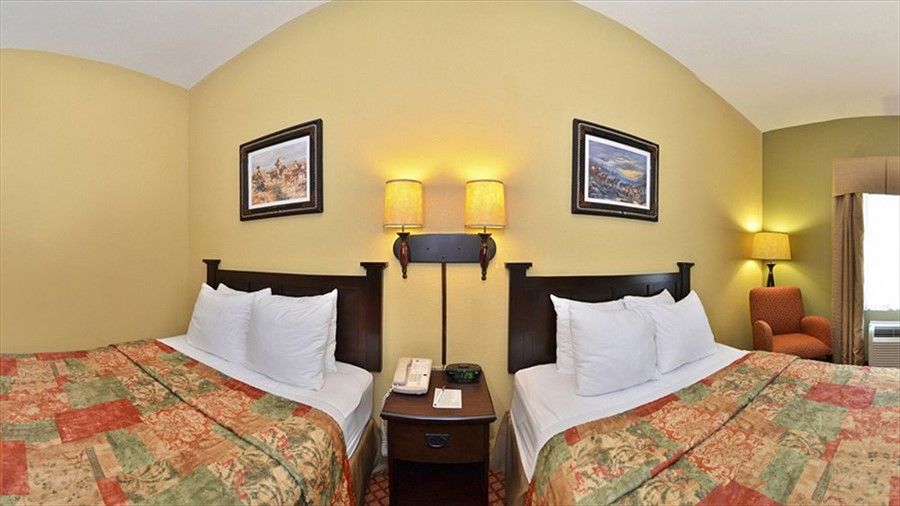 Motel 6-Valley Center, KS