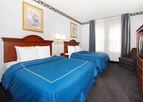 Comfort Suites Visalia Convention Center
