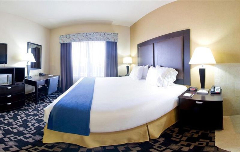 Holiday Inn Express & Suites Huntsville, an IHG Hotel