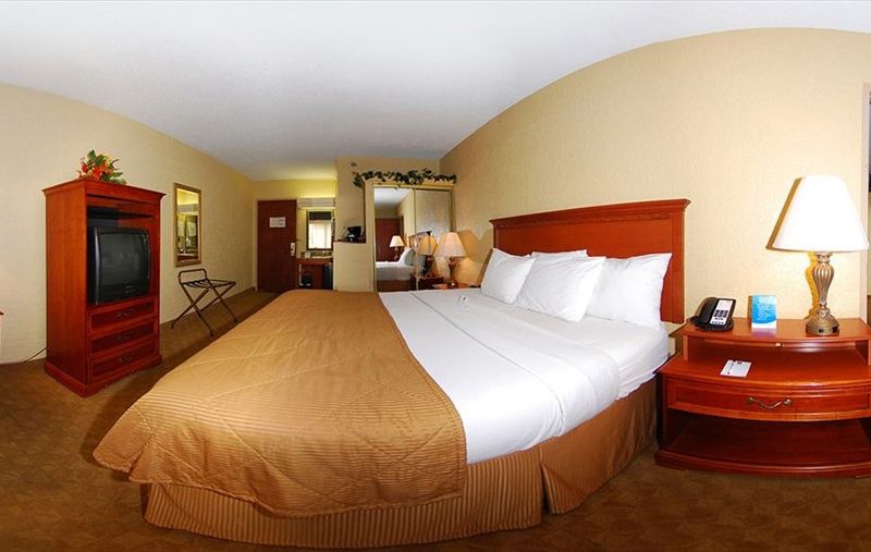 Clarion Hotel Broken Arrow - Tulsa