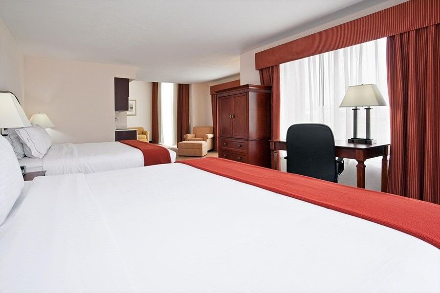 Holiday Inn Express Hotel & Suites Detroit - Farmington Hills, an IHG Hotel