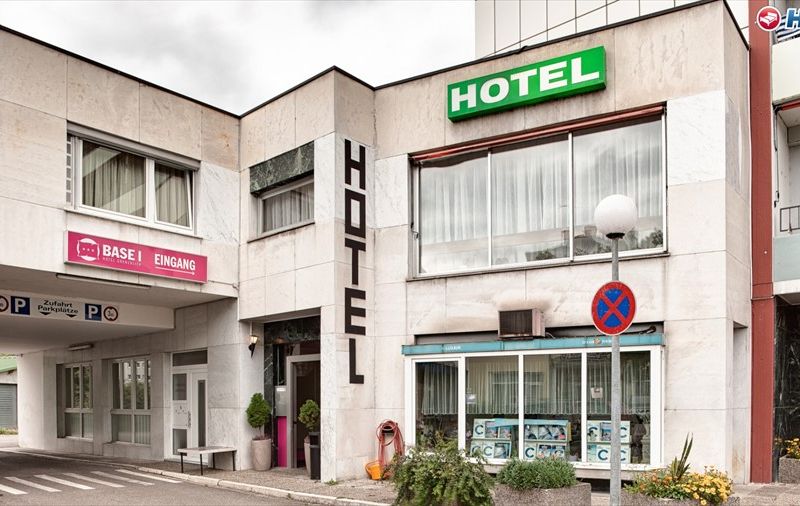 Base I Hotel