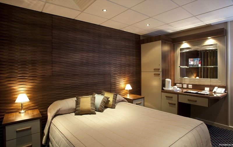 WEST HAM UNITED HOTEL