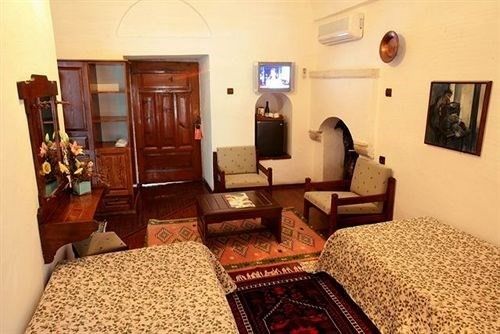 CLUB CARAVANSERAIL