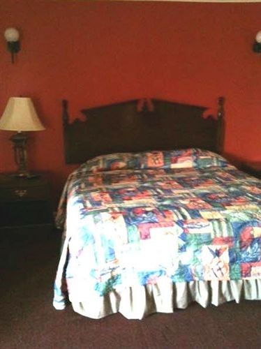 Evergreen Motel