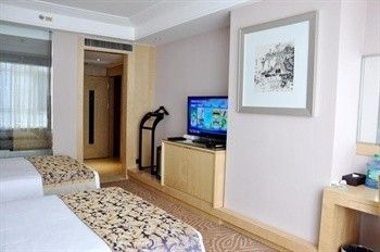 JingHang Holiday Hotel