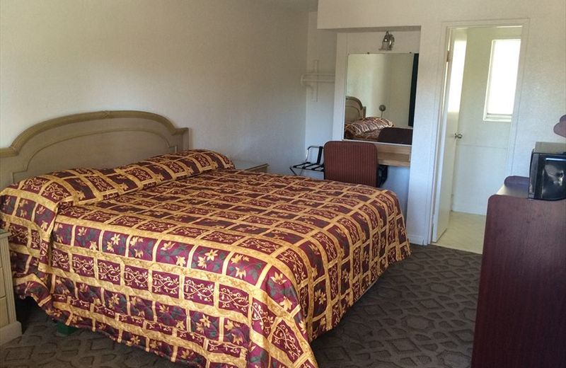 PARKSIDE INN
