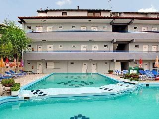 Royal Hotel and Suites