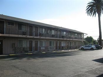 FREMONT FRONTIER MOTEL