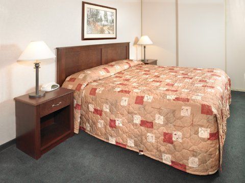 COAST EDMONTON HOUSE SUITE
