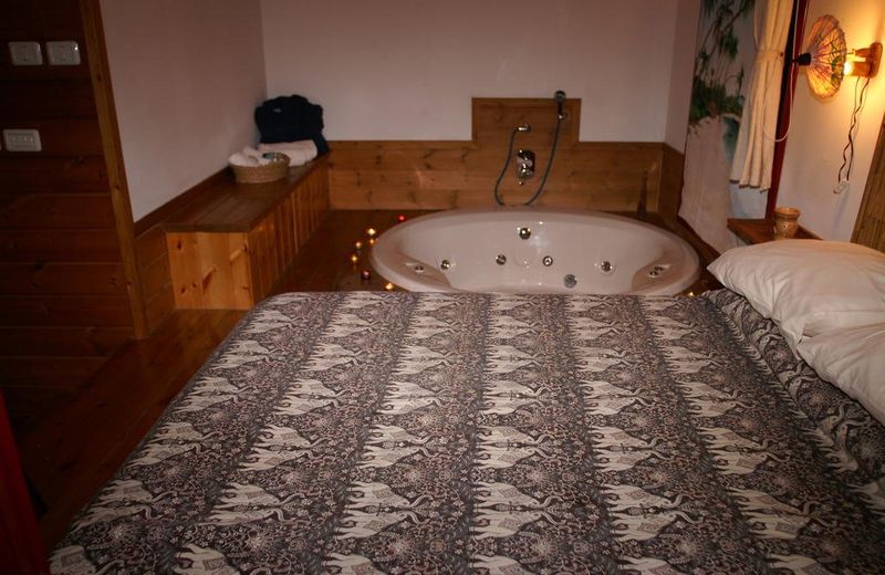 Shangri-Hila Lodge