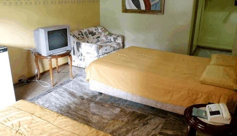 Ytacaranha Hotel De Serra