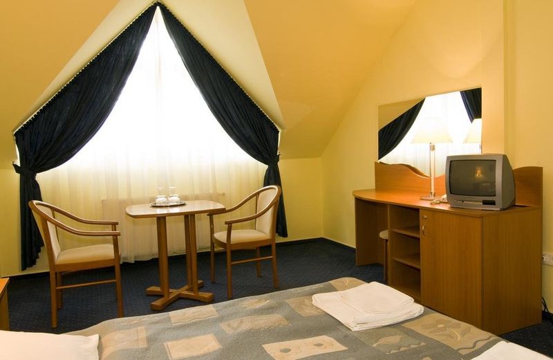 Zsanett Hotel