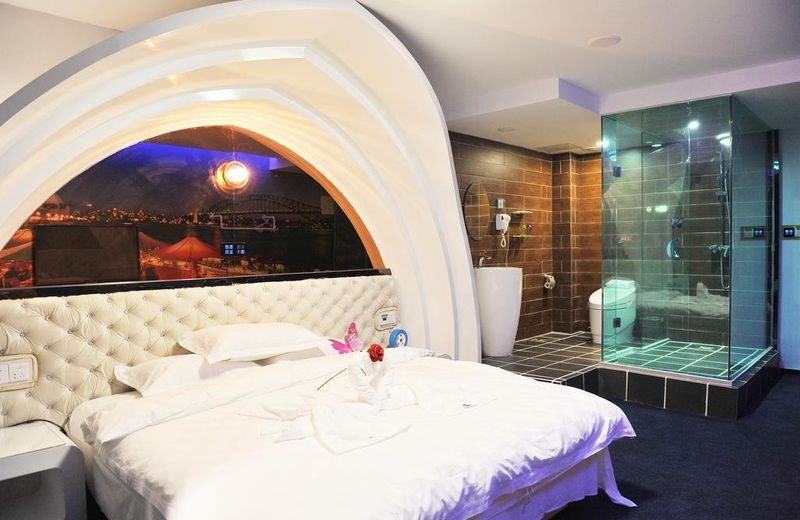 Eaka Hotel