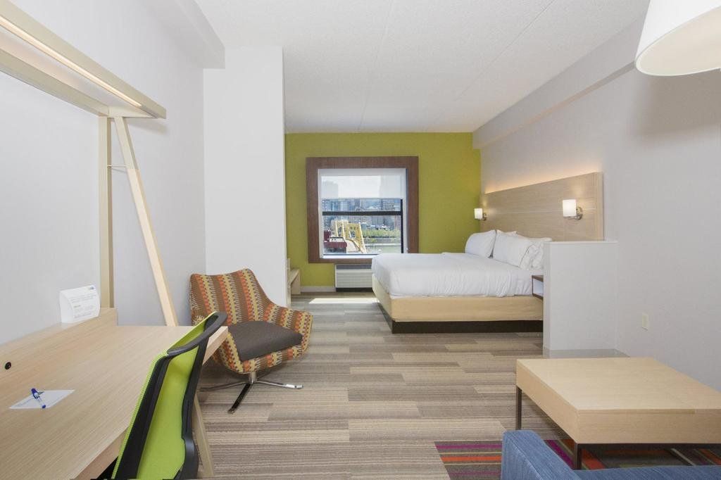 Holiday Inn Express & Suites Pittsburgh North Shore, an IHG Hotel