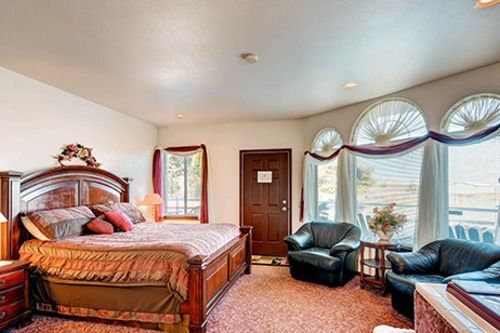 Breakers Boutique Inn