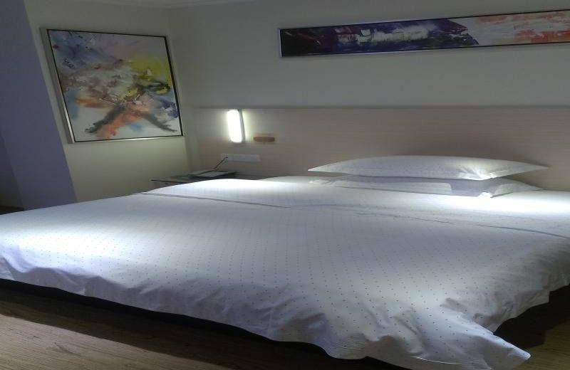 Yizhou Fashion Hotel