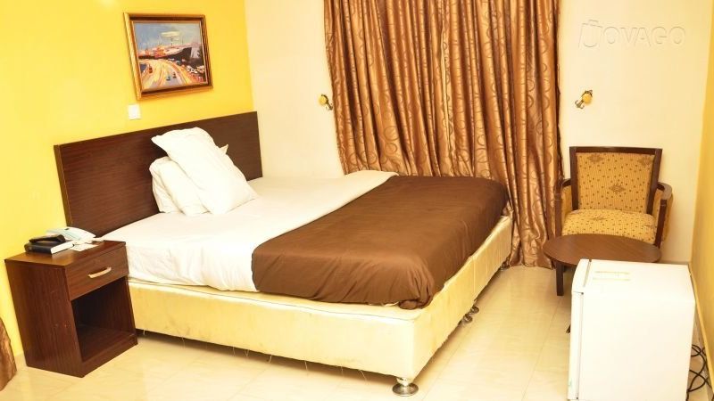 Mayors & Diplomat Suites Opebi