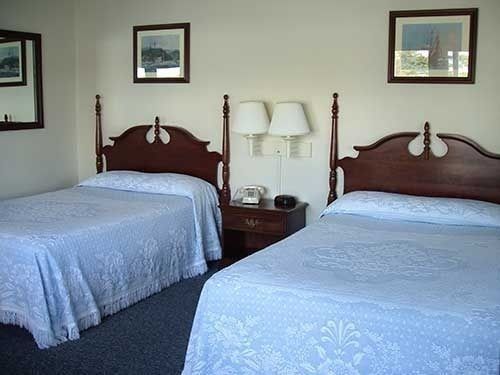 Browns Wharf Inn