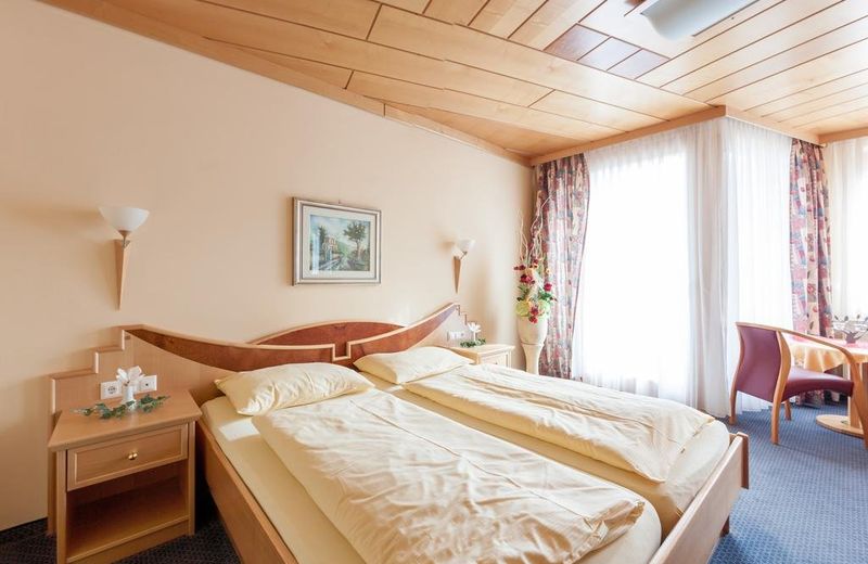 Hotel & Kurpension Weiss