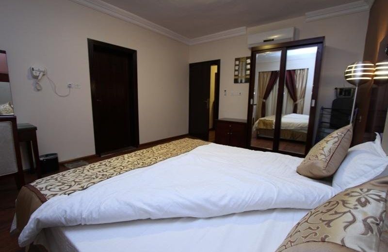 Tala inn