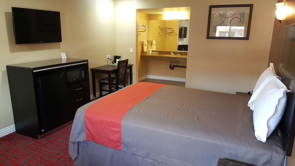 Travelodge Inn & Suites by Wyndham Bell Los Angeles Area