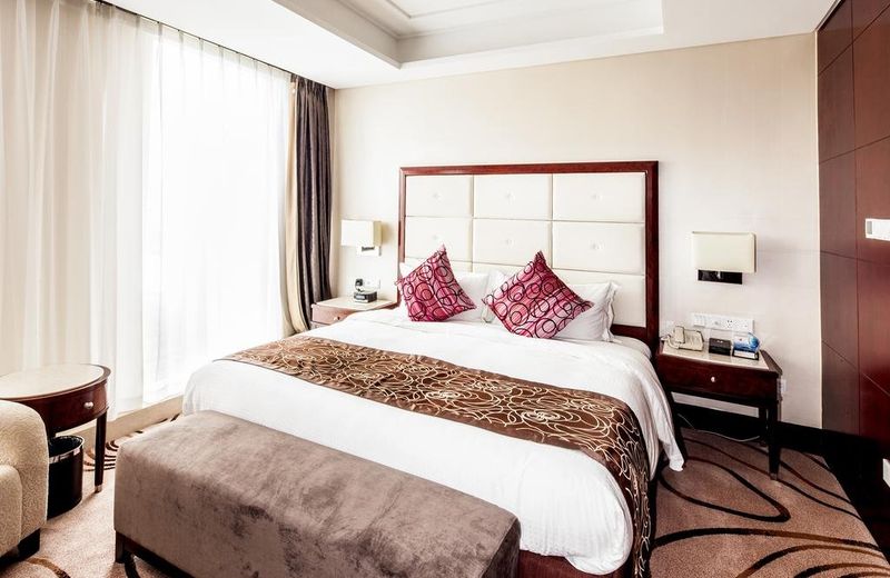 White Horse Lake Jianguo Hotel