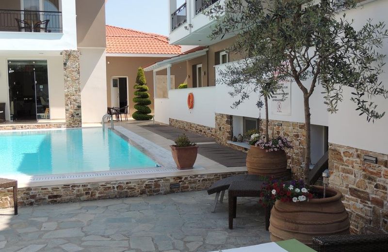 Metsikas Residence