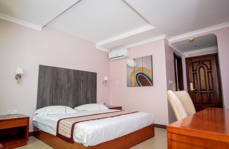 HBT Russel Hotel