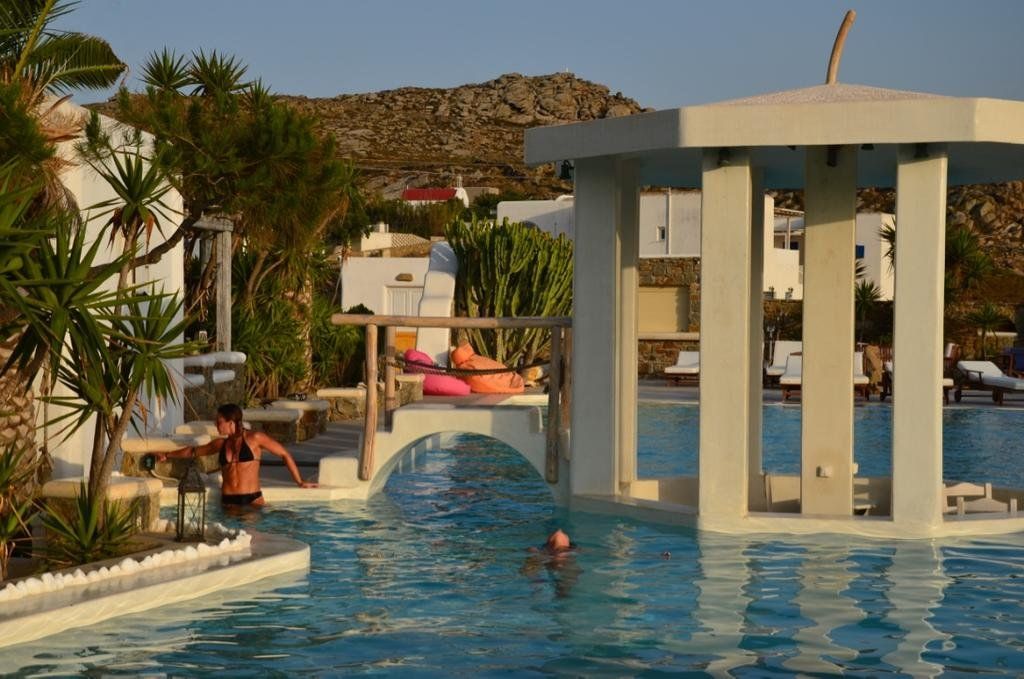 Peristeronas Village