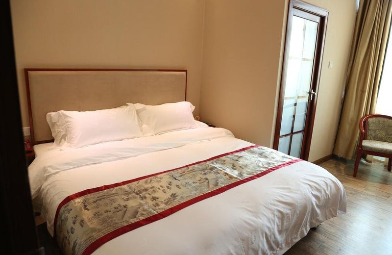 Riverside Hotel
