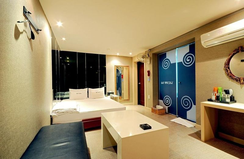 WE Motel