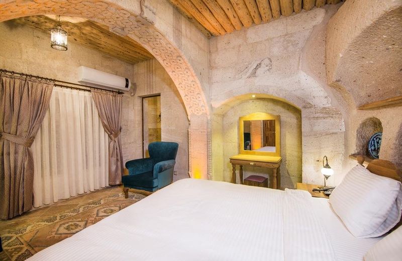 Caldera Cave Hotel