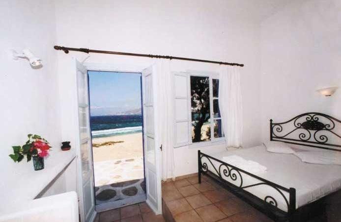 MARKOS BEACH rooms & studios