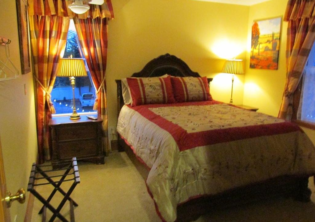 Mansion Inn Lake Stevens