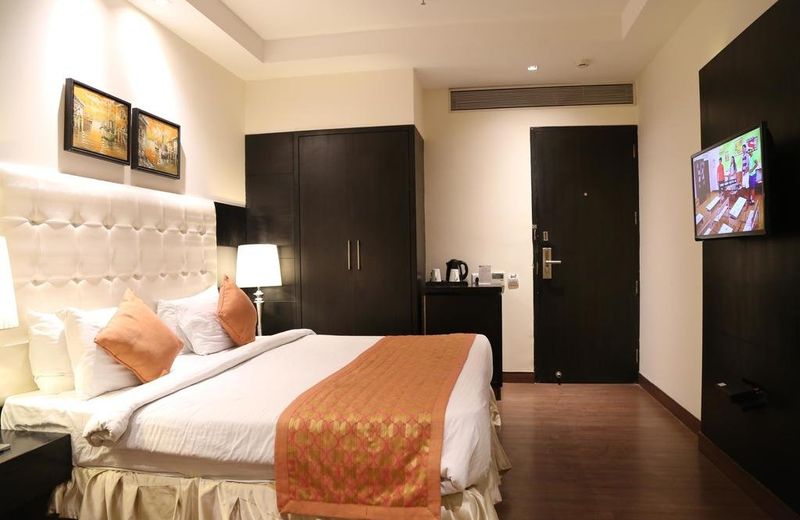 OYO Premium Dhakoli Zirakpur