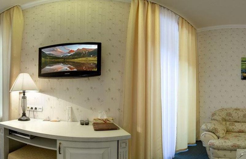 FOUR ROOMS HOTEL