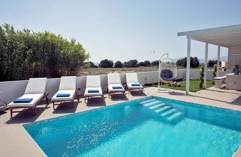 Seabreeze Villa - with Jacuzzi & heated pool