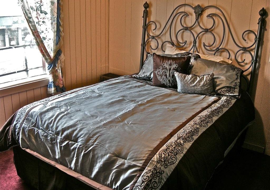 White Horse Hotel-Hostel