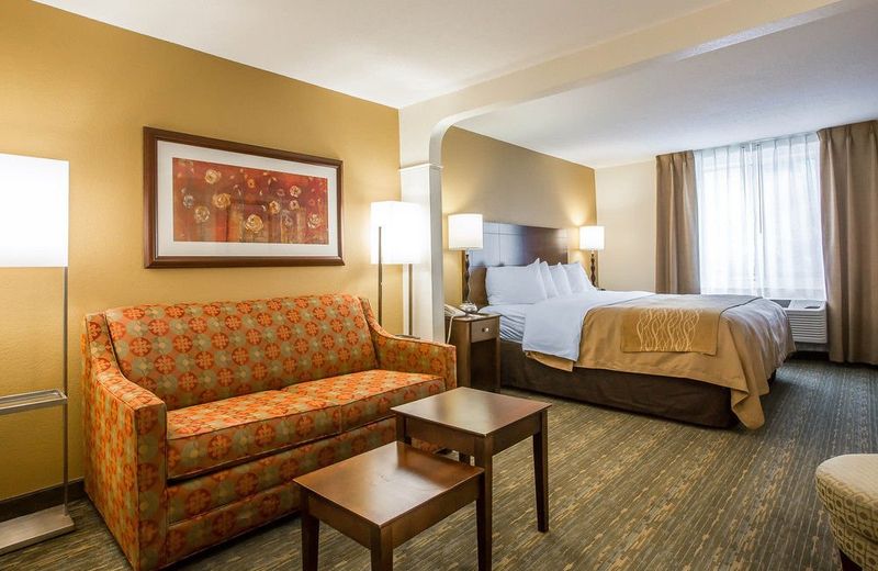 Holiday Inn Express & Suites - Lincoln East - White Mountains, an IHG Hotel
