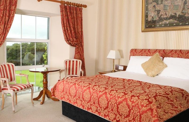 Castle Oaks House Hotel