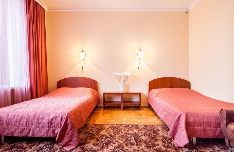 Zhovtneviy Hotel