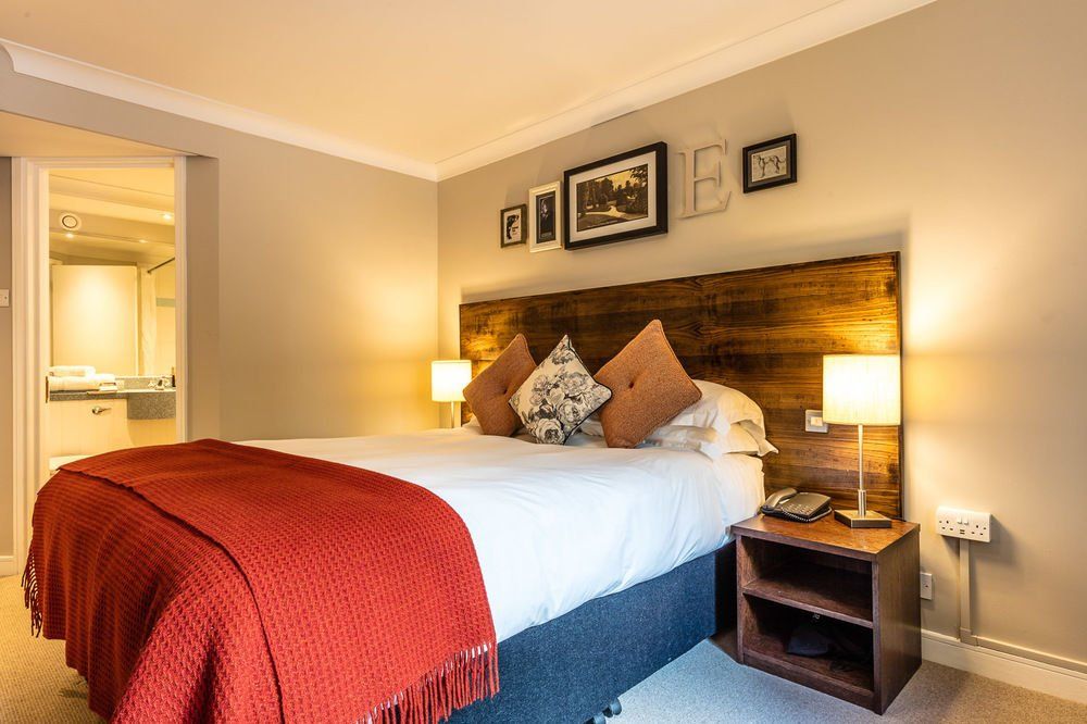 Greyhound Hotel