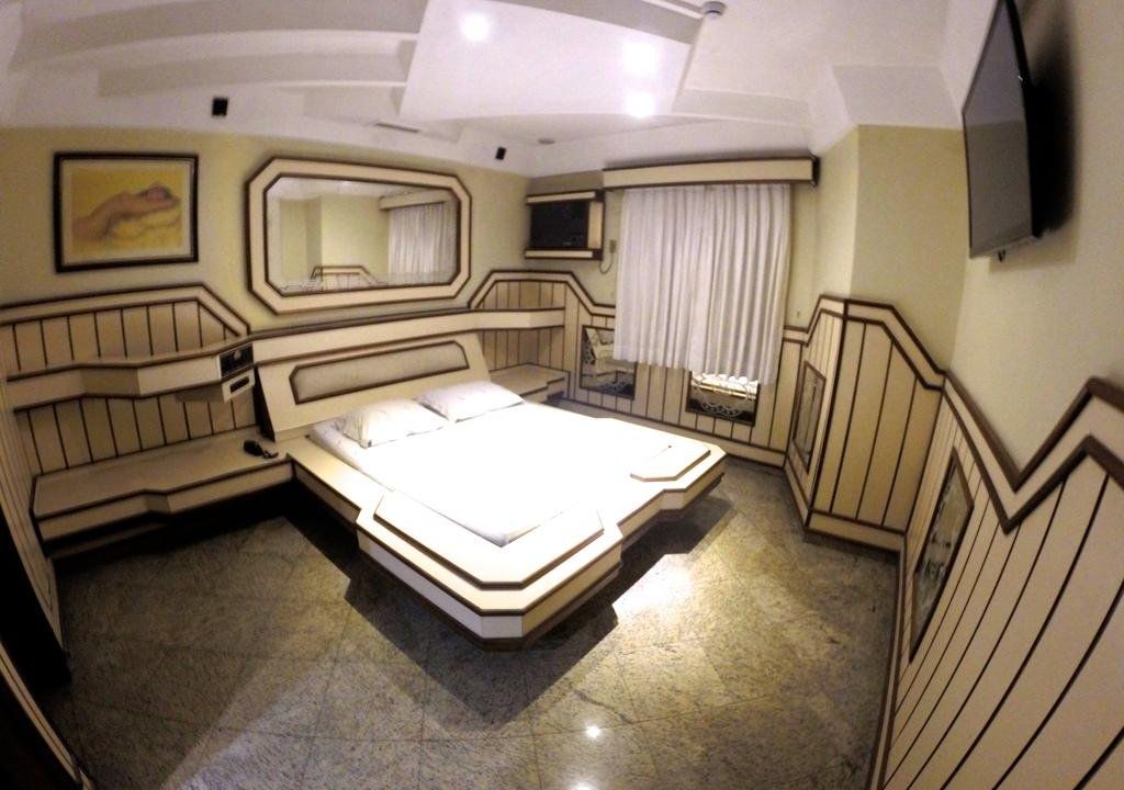 Charm's Motel - Adults Only