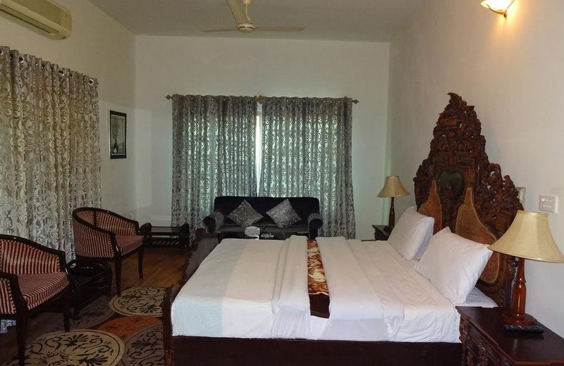 Shelton Hotel