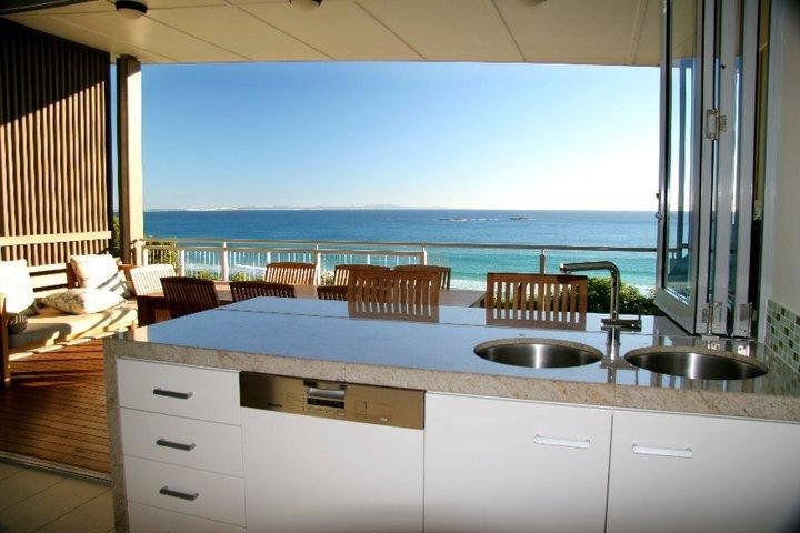 Stradbroke Island Beach Hotel