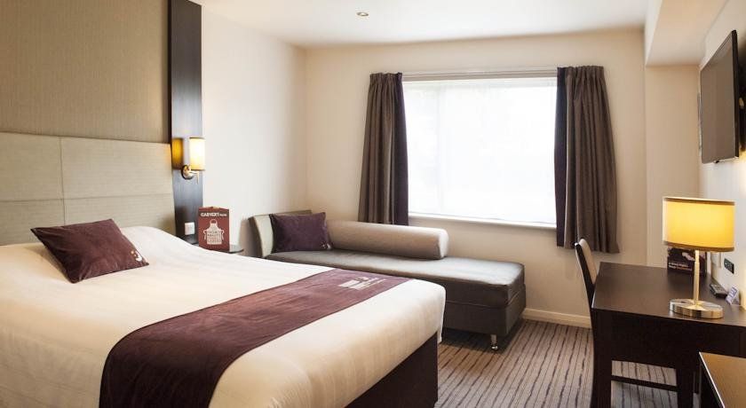 Premier Inn Wirral (Childer Thornton)