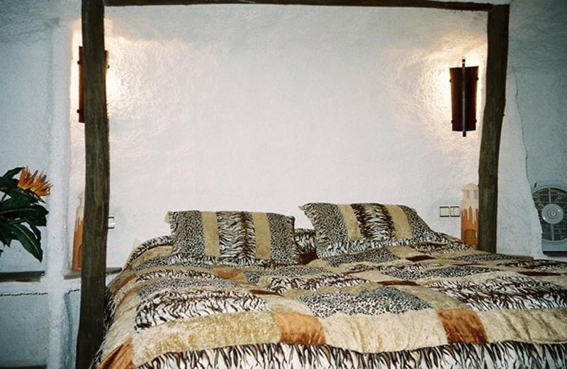 CUEVACASA CAVE RETREAT Secluded Location with mountain views